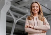 Επίδομα 2.600€ σε άνεργες γυναίκες έως 49 ετών