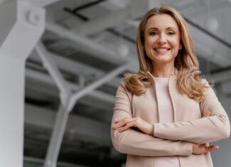 Επίδομα 2.600€ σε άνεργες γυναίκες έως 49 ετών